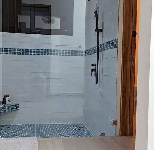 Casa Ogopogo 2.0 - 5 Bedroom In Surfside Playa - Walk To Beach&restaurants Сasa de vacaciones Potrero (Guanacaste)