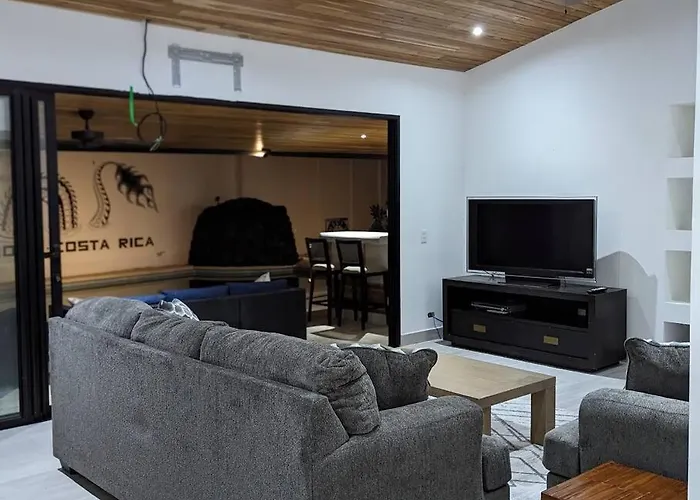 Casa Ogopogo 2.0 - 5 Bedroom In Surfside Playa - Walk To Beach&restaurants