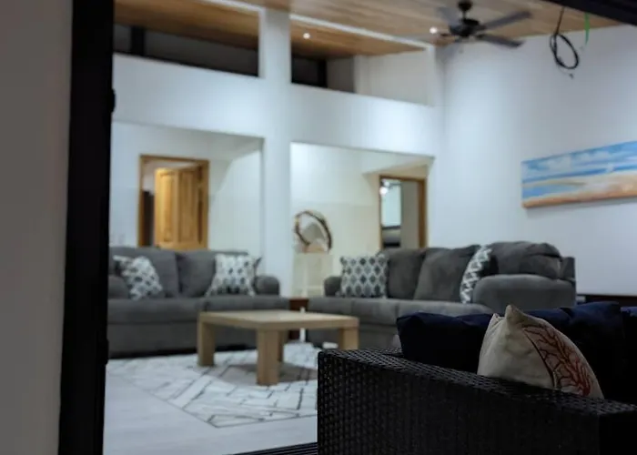 Casa Ogopogo 2.0 - 5 Bedroom In Surfside Playa - Walk To Beach&restaurants Сasa de vacaciones Potrero (Guanacaste)