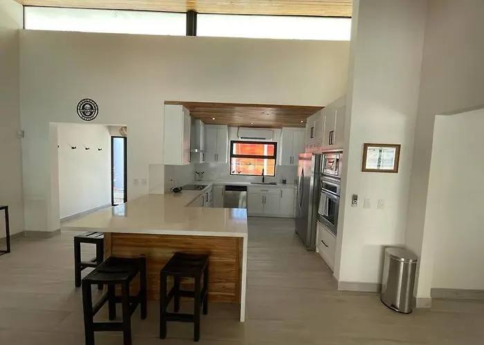 Casa Ogopogo 2.0 - 5 Bedroom In Surfside Playa - Walk To And Restaurants Potrero (Guanacaste)