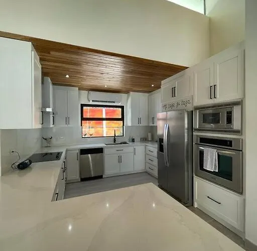 Casa Ogopogo 2.0 - 5 Bedroom In Surfside Playa - Walk To Beach&restaurants Сasa de vacaciones *
